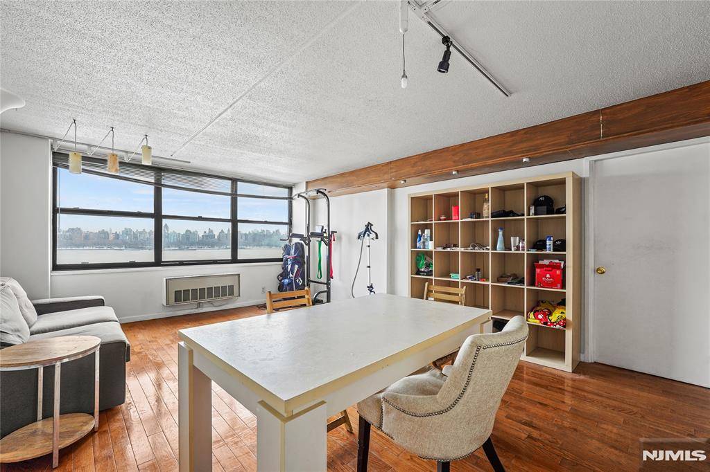 Guttenberg, NJ 07093,7002 Boulevard East #8P