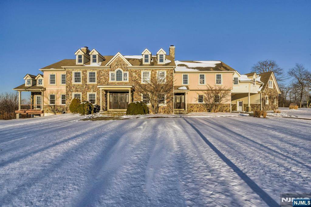 Sparta, NJ 07871,28 Forest Hill DR