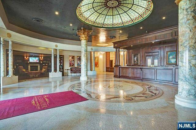 Edgewater, NJ 07020,100 Alexander WAY #617