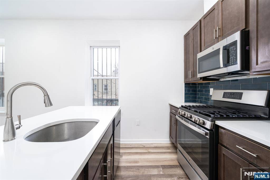 Jersey City, NJ 07305,430 Ocean AVE
