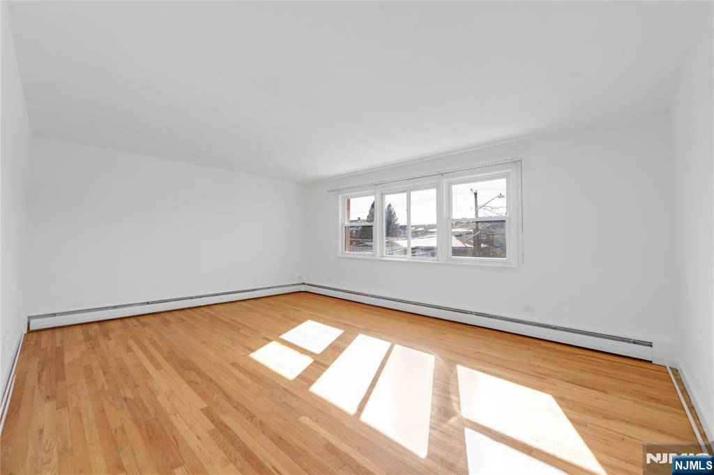 Nutley, NJ 07110,114 King ST #2