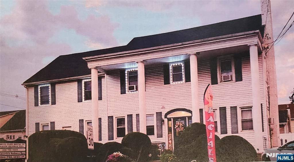 Elmwood Park, NJ 07407,511 River DR #2A
