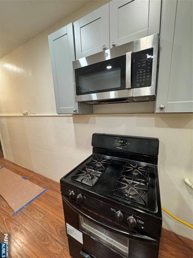 Newark, NJ 07106,51 Poe AVE #2nd Floor