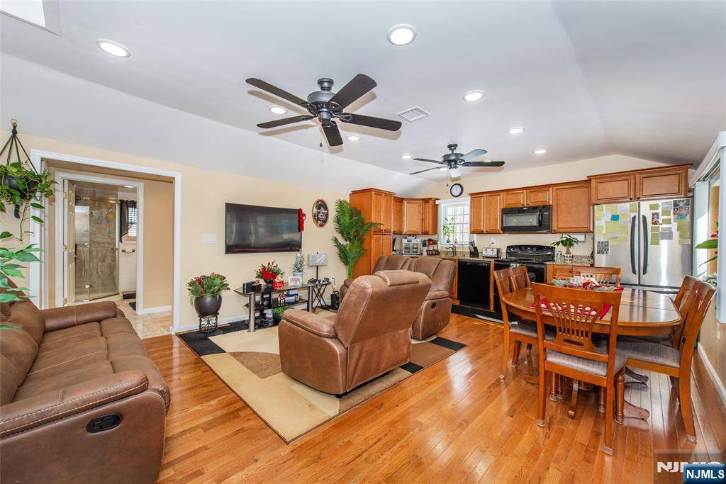 Wayne, NJ 07470,212 Fairfield RD