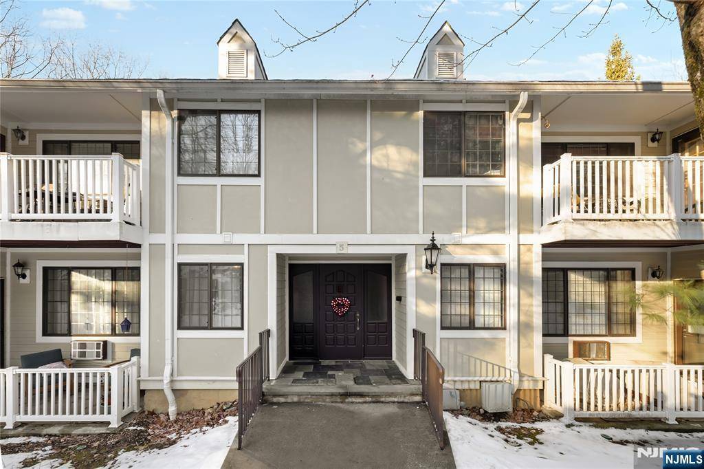 Morris Plains Borough, NJ 07950,5I Foxwood DR