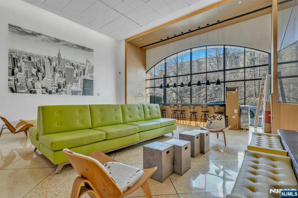 Cliffside Park, NJ 07010,250 Gorge #11D