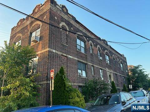 North Bergen, NJ 07047,400 Woodcliff AVE