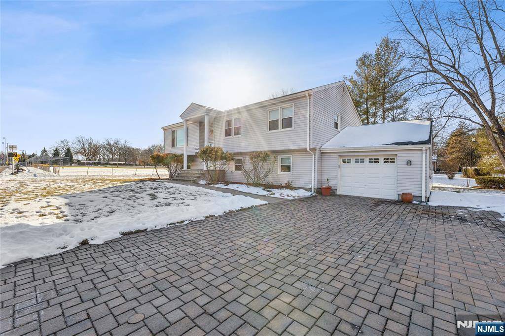 Cresskill, NJ 07626,129 3rd ST