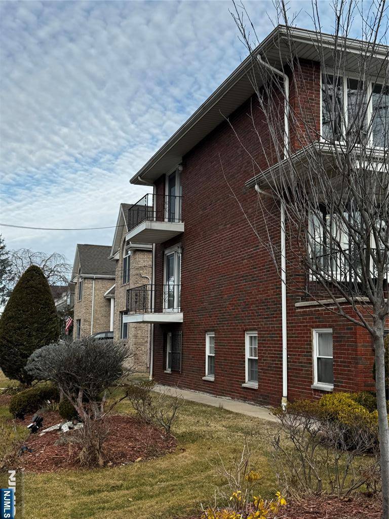 Fort Lee, NJ 07024,2357 Linwood AVE #2