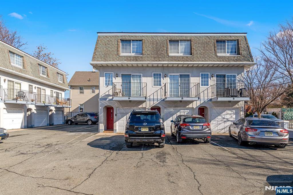 Garfield, NJ 07026,174 palisade #110