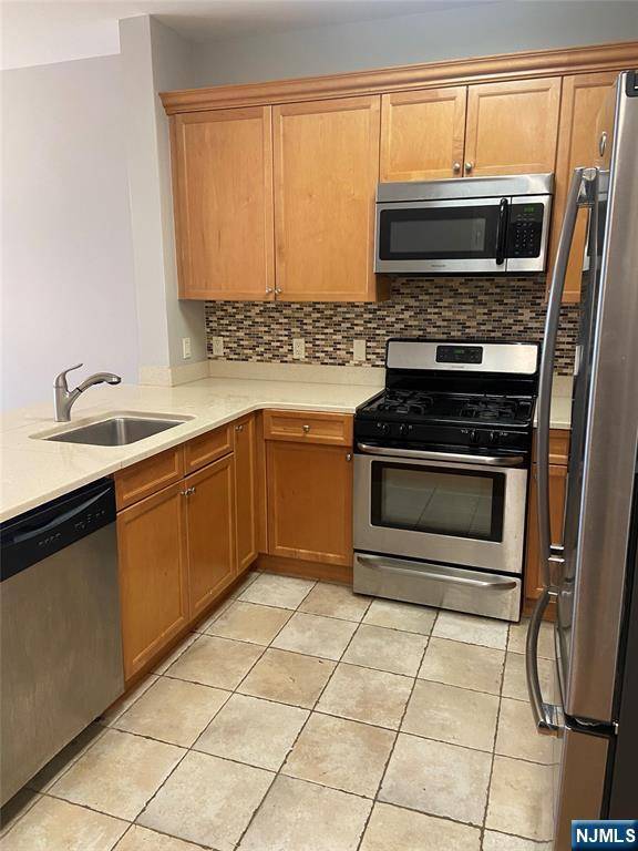 Saddle Brook, NJ 07663,10 Sampson ST