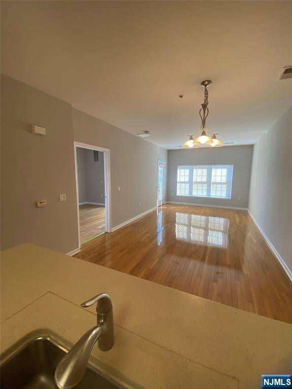 Saddle Brook, NJ 07663,10 Sampson ST