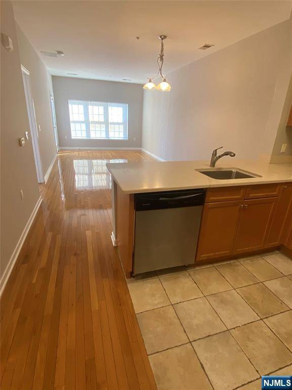 Saddle Brook, NJ 07663,10 Sampson ST