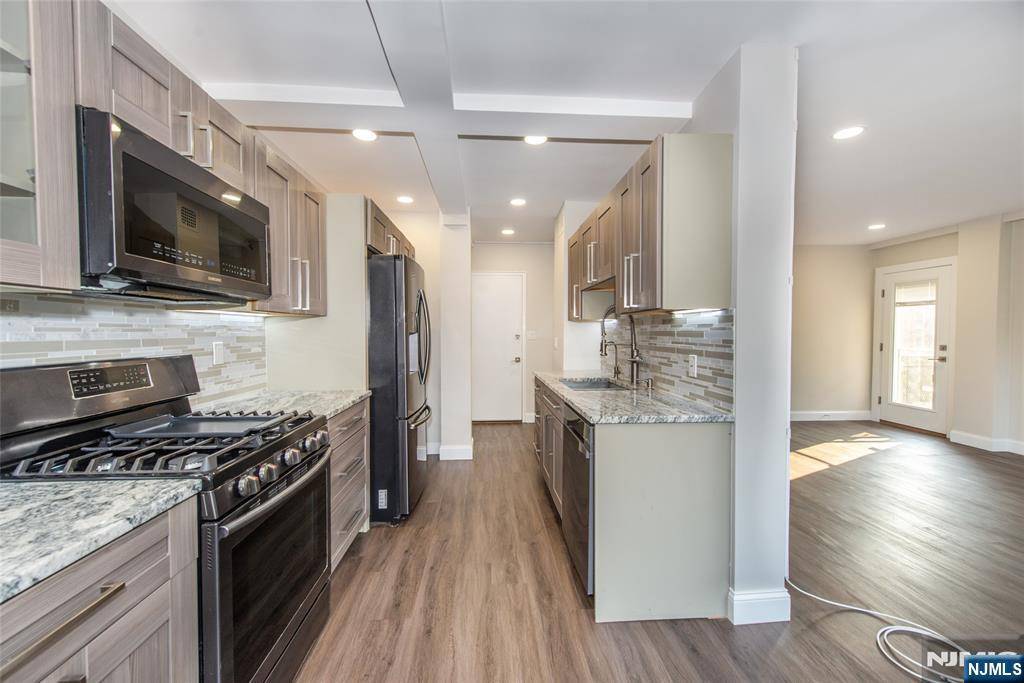 Hackensack, NJ 07601,25 Grand AVE #4E