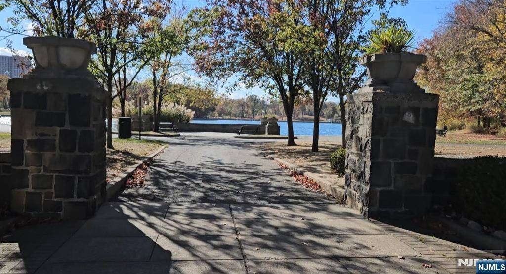 North Bergen, NJ 07047,8800 Boulevard E #4C