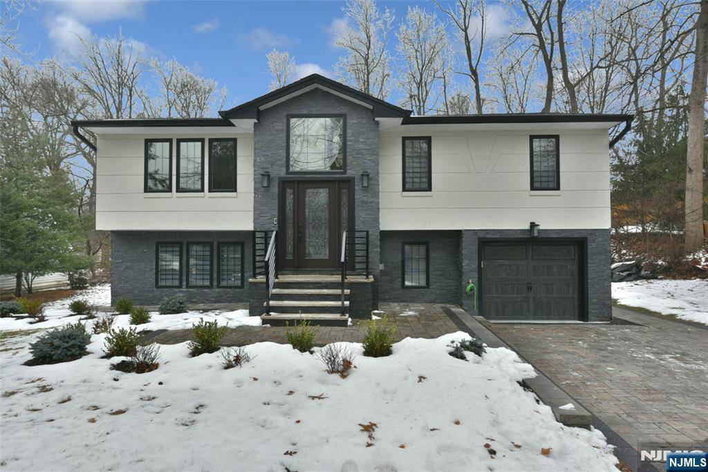 Upper Saddle River, NJ 07458,12 Parker PL