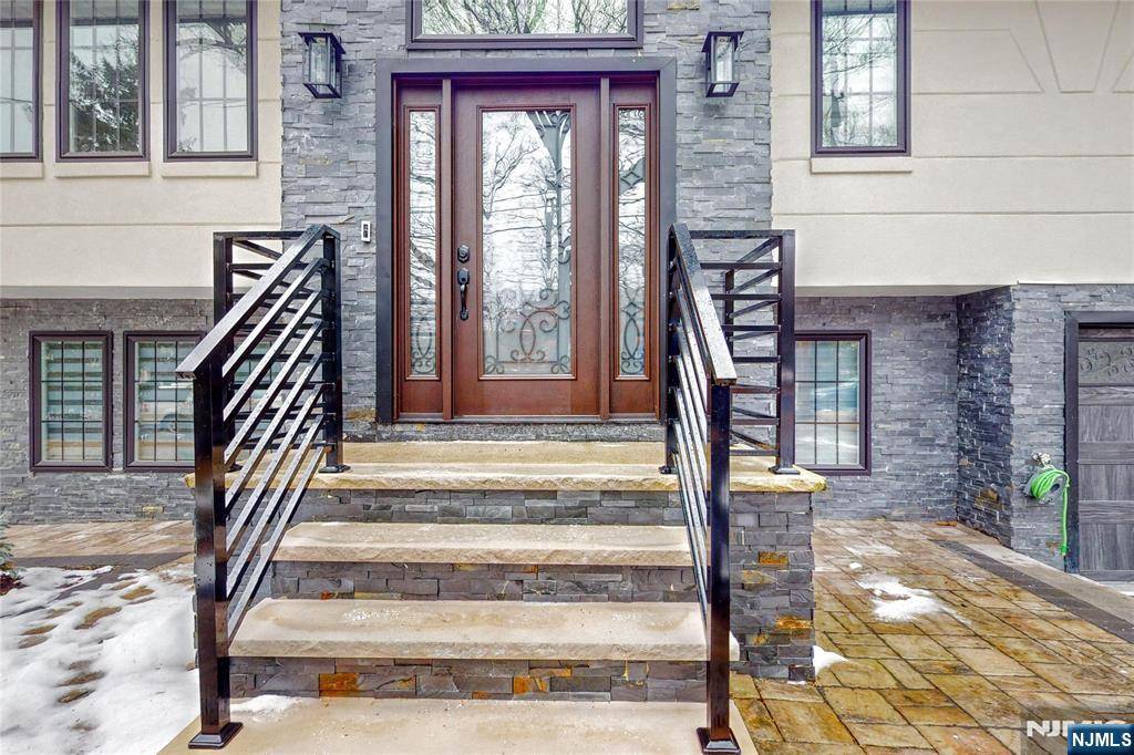 Upper Saddle River, NJ 07458,12 Parker PL