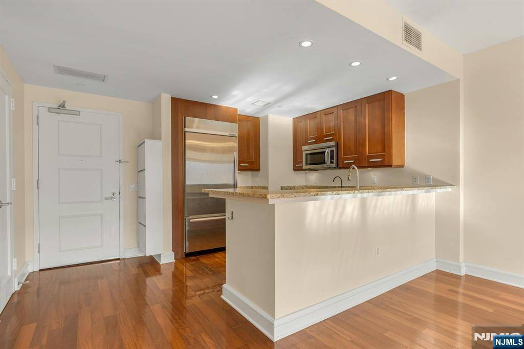 North Bergen, NJ 07047,8100 River RD #610