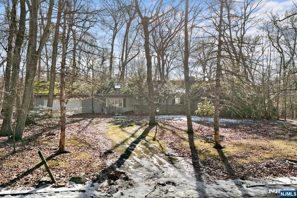 Upper Saddle River, NJ 07458,20 Hidden Glen RD