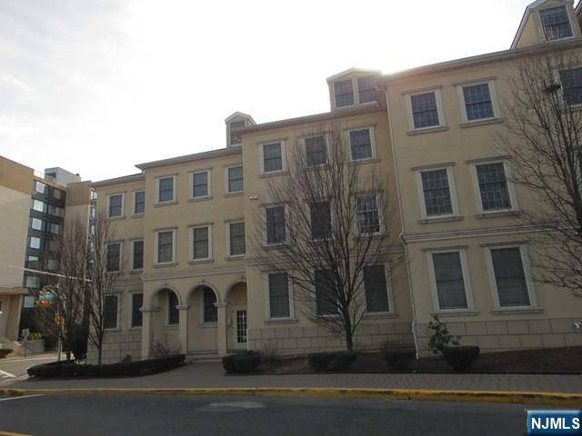 Cliffside Park, NJ 07010,180 Edgewater RD #1A