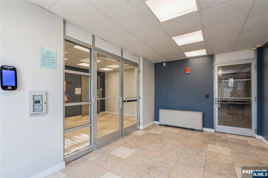 Edgewater, NJ 07020,100 Thompson LN #8D
