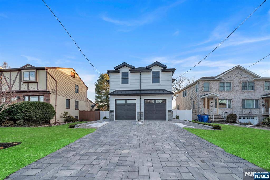 Tenafly, NJ 07670,22 Columbus DR