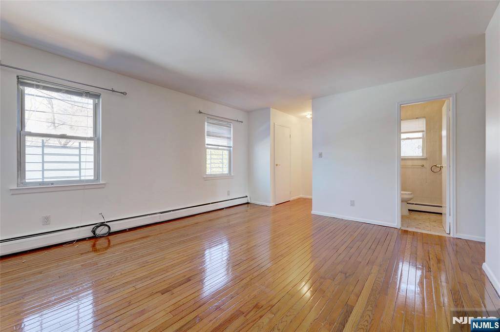 Weehawken, NJ 07086,1021 Boulevard East
