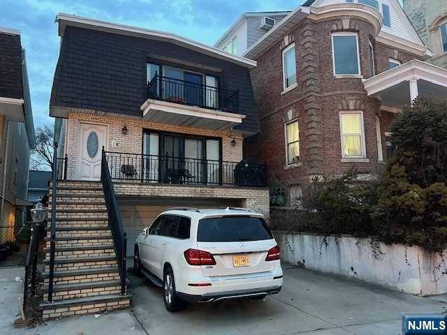 Weehawken, NJ 07086,1021 Boulevard East