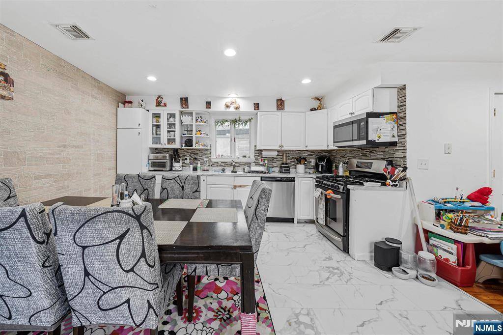 North Bergen, NJ 07047,1162 50th ST