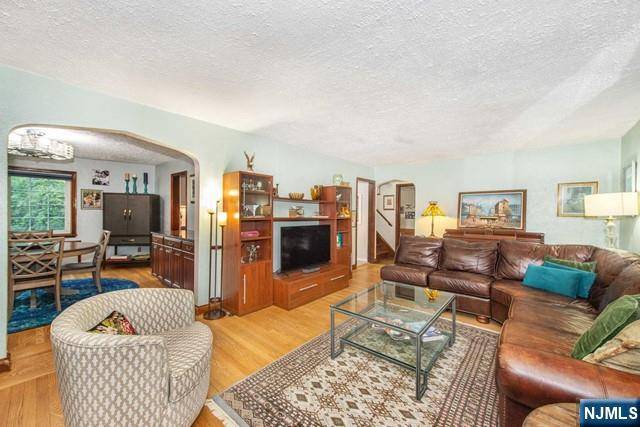 Teaneck, NJ 07666,1444 Windsor RD