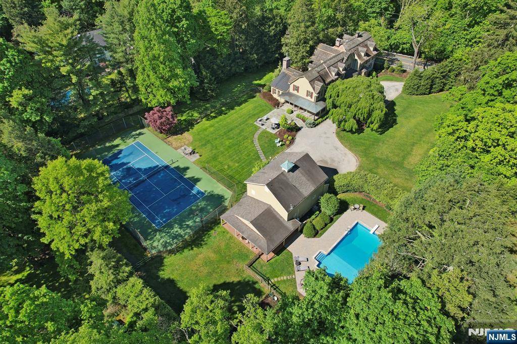 Ho-ho-kus, NJ 07423,825 E Saddle River RD