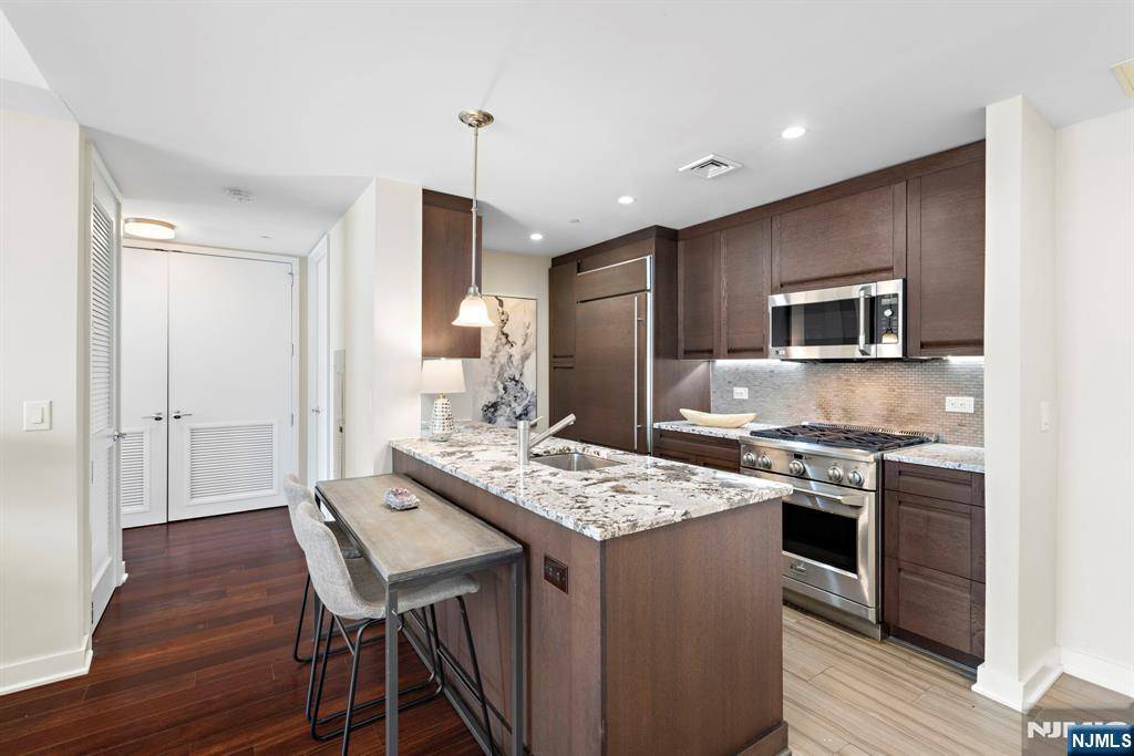 Weehawken, NJ 07086,1000 Ave At Port Imperial #403