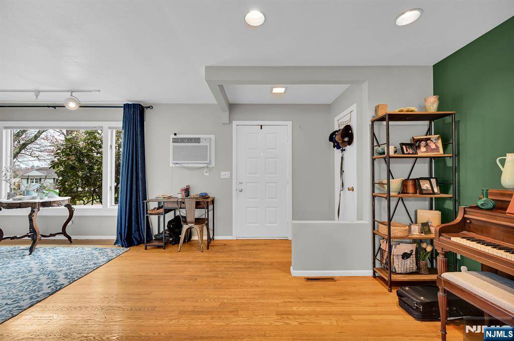 Park Ridge, NJ 07656,235 Shaw PL