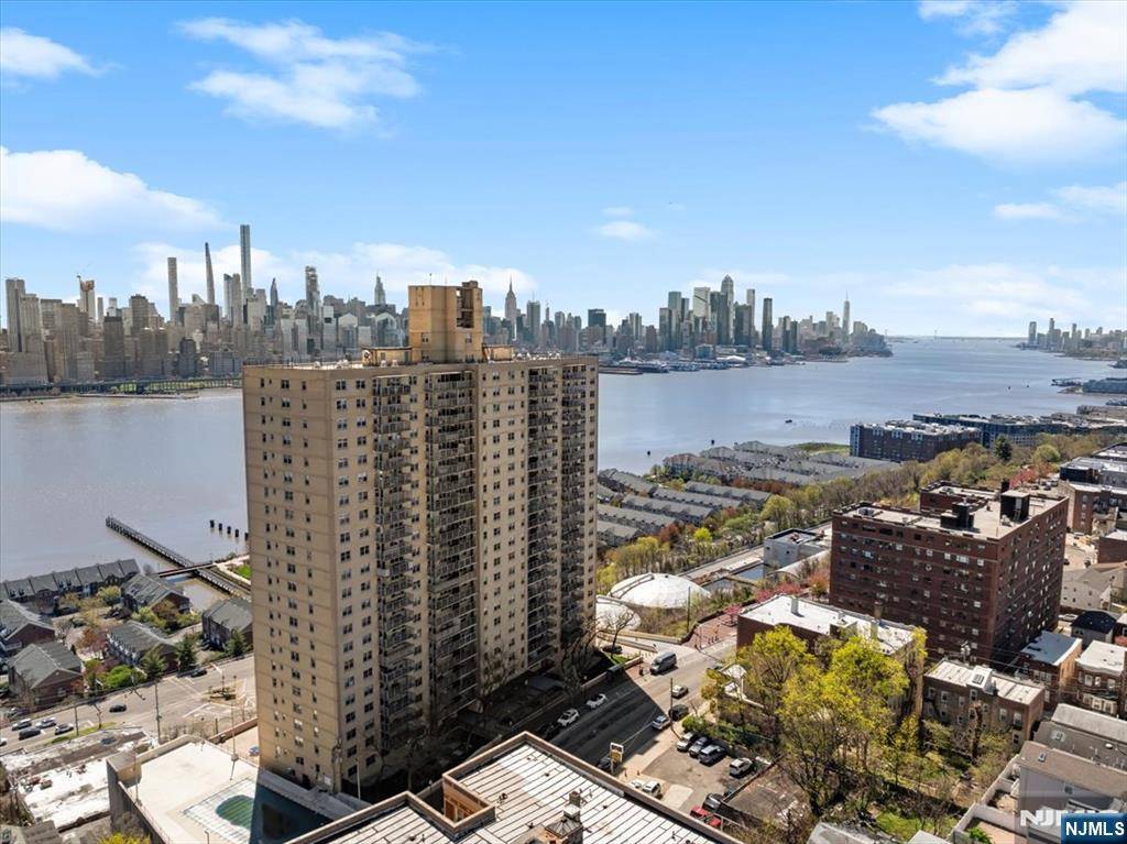 West New York, NJ 07093,6600 Boulevard East #10E