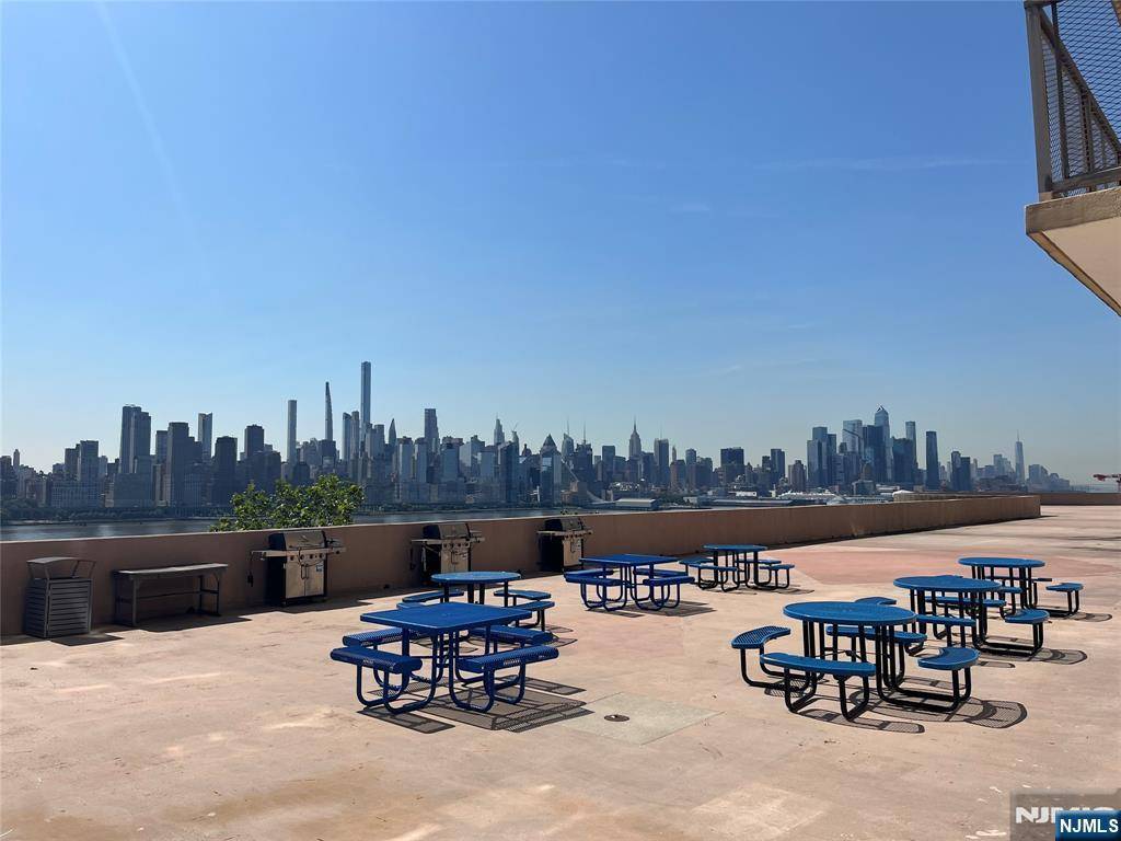 West New York, NJ 07093,6600 Boulevard East #10E