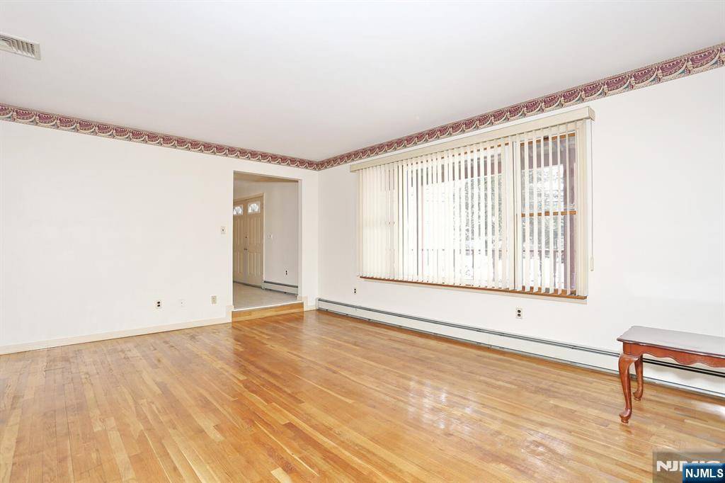 New Milford, NJ 07646,156 River RD