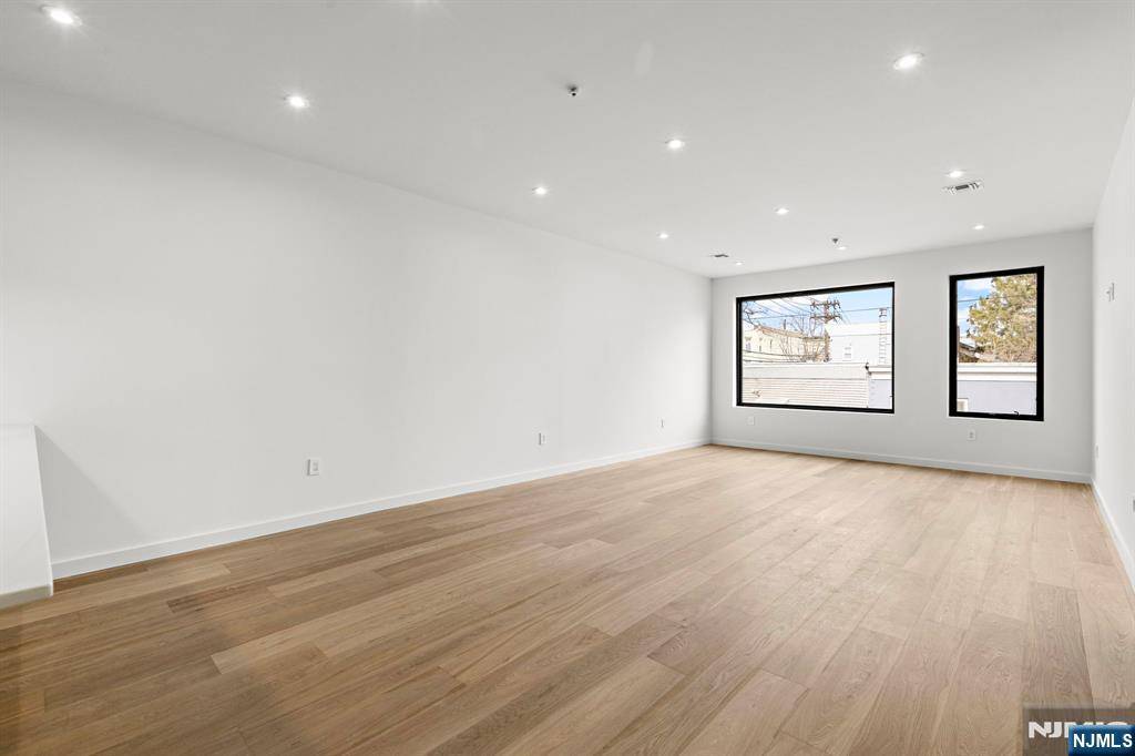 Guttenberg, NJ 07093,339 69th #1