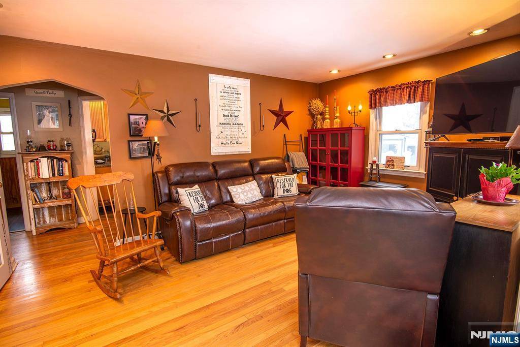 Dumont, NJ 07628,6 Summit AVE