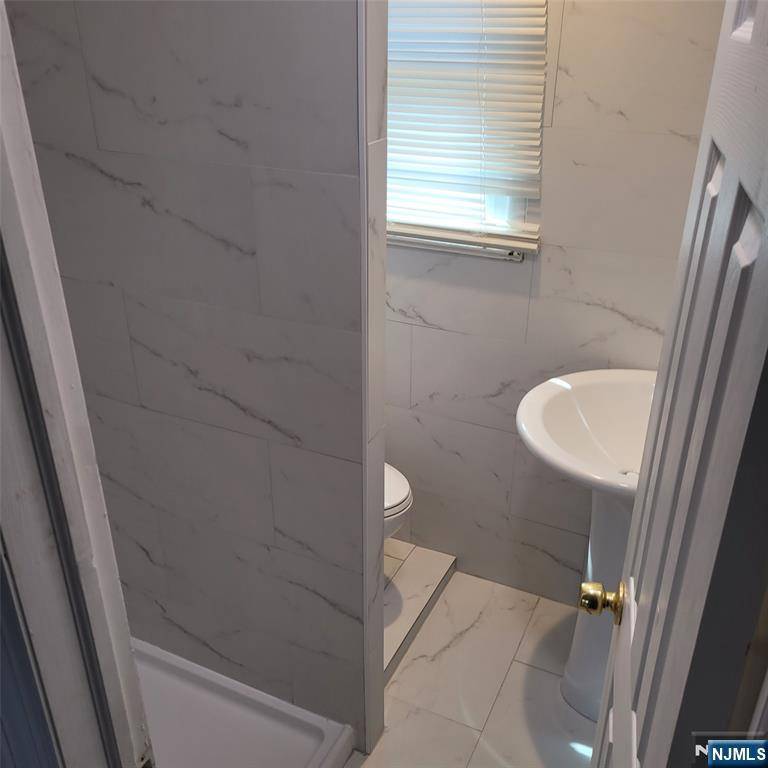 Teaneck, NJ 07666,242 Rosemont PL #Unit #1