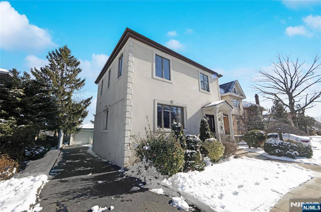 Fort Lee, NJ 07024,1098 Edgewood LN