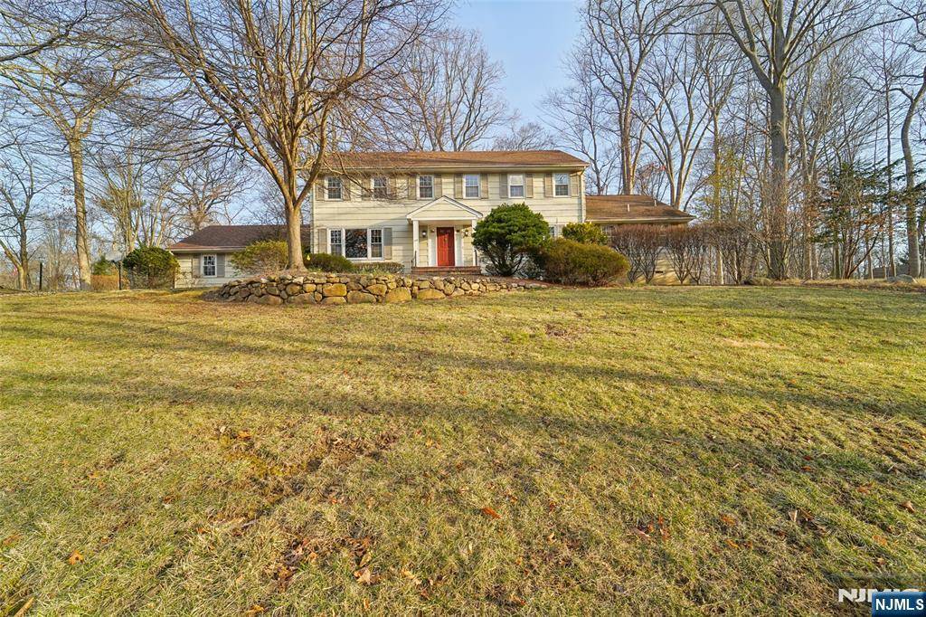 Allendale, NJ 07401,281 Schuyler RD