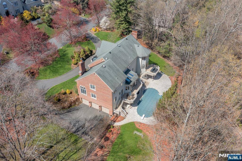 Upper Saddle River, NJ 07458,14 Forest Ridge RD