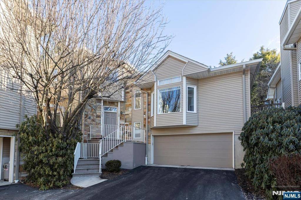 West Orange, NJ 07052,153 Clarken DR