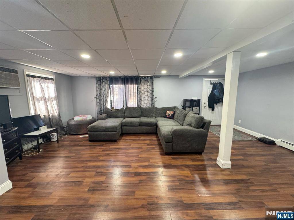 East Rutherford, NJ 07073,104 River ST