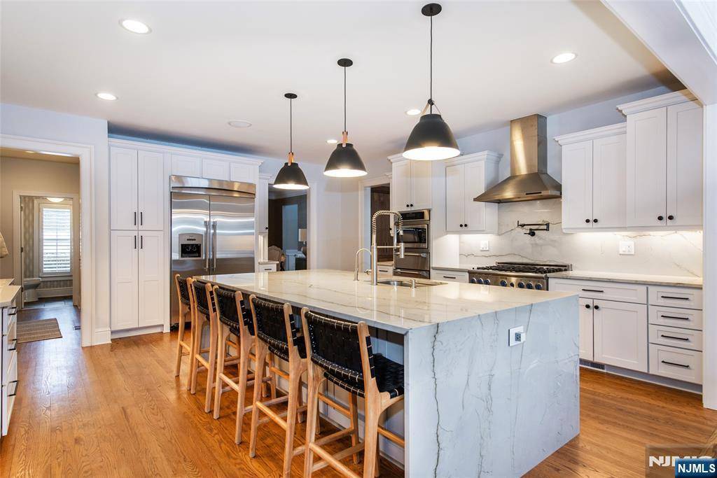 Upper Saddle River, NJ 07458,51 Deerfield LN