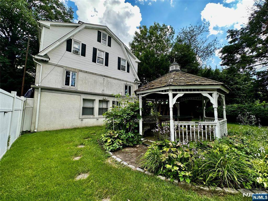 Leonia, NJ 07605,1585 Bergen BLVD #Front