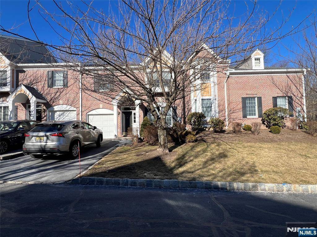 Wayne, NJ 07470,75 Spring Hill CIR