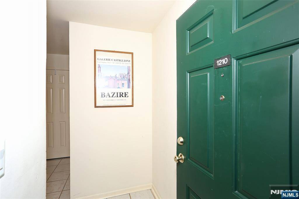 Mahwah, NJ 07430,1210 Faulkner CT #1210