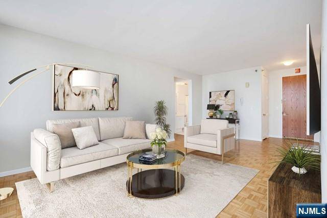 Cliffside Park, NJ 07010,100 Carlyle DR #5LS