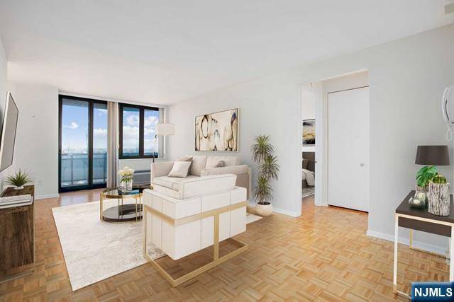 Cliffside Park, NJ 07010,100 Carlyle DR #5LS